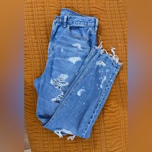 WORN ONCE- American Eagle ripped jeans SIZE: 4 SHORT
